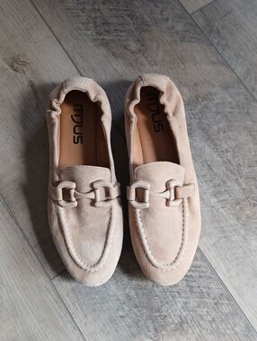 NWOT Mjus Women's Suede Loafers. Size 40 ( 9-9.5 US)